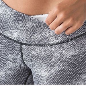 Lululemon Wunder Under Pant III - size 2